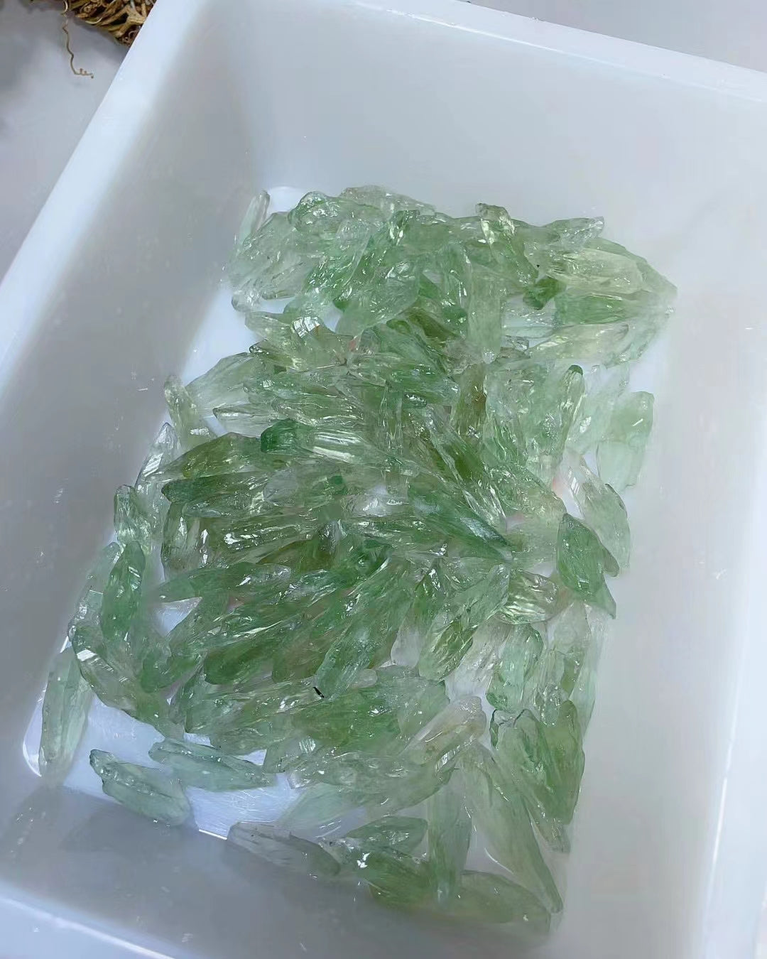 Natural Quartz Stone Raw Green Crystal